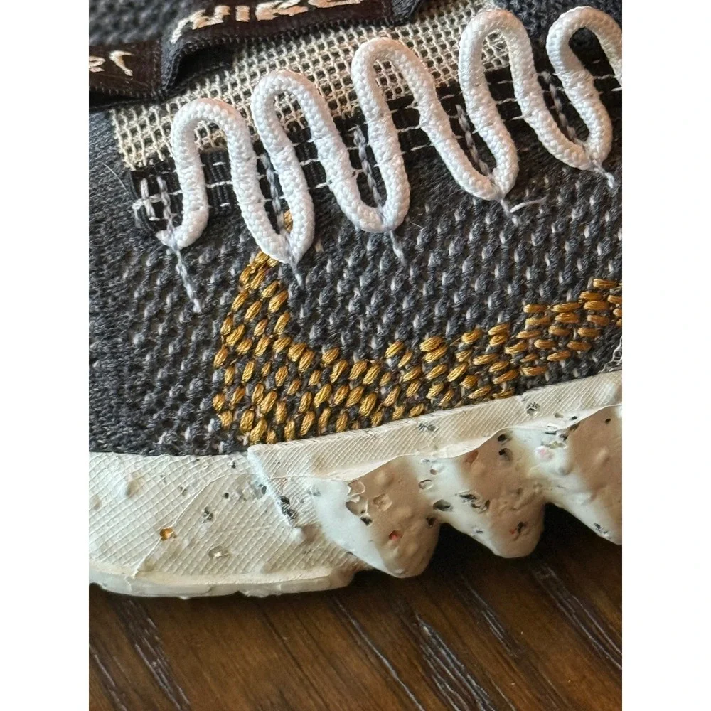 Nike speckled cushioning toward